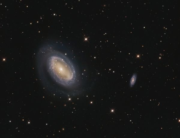 NGC 4725 und 4712 im Haar der Berenice