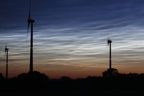 Leuchtende Nachtwolken