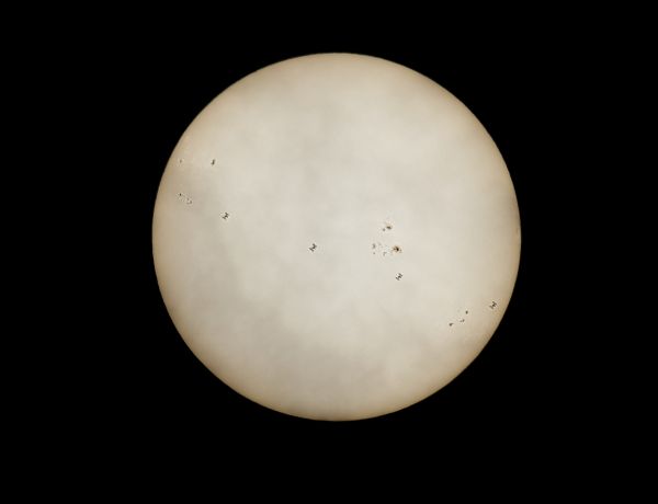 ISS vor der Sonne