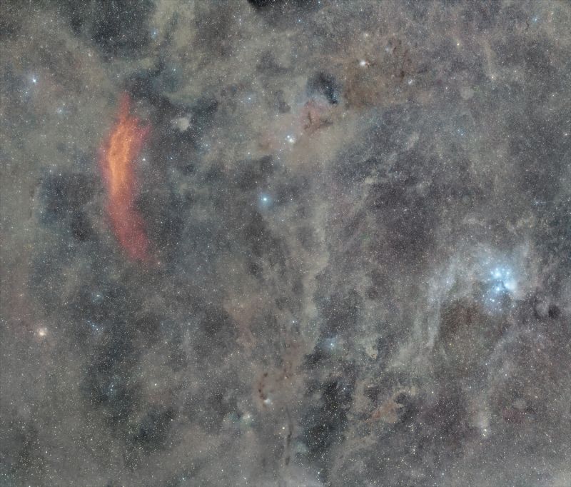 Bild 1: Zweiteiliges Mosaik von Plejaden- und California-Nebel-Umgebung