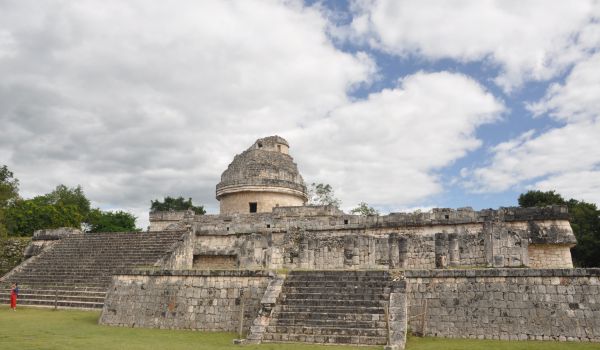 Abbildung: Das Observatorium mit dem „Caracol“ genannten Beobachtungsturm in Chichen Iztá, Yucatán in Mexiko