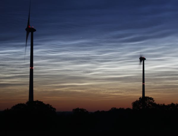 Leuchtende Nachtwolken