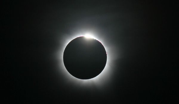 Beispielbild einer totalen Sonnenfinsternis