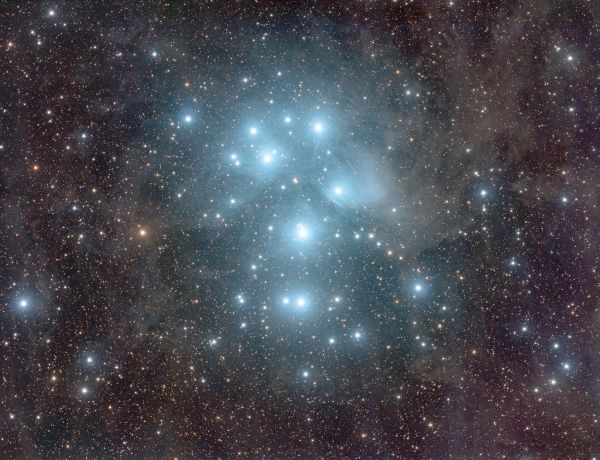 Das Siebengestirn – die Plejaden (Messier 45) 5-Stunden-Belichtung von Kai-Oliver Detken (Norden befindet sich links)