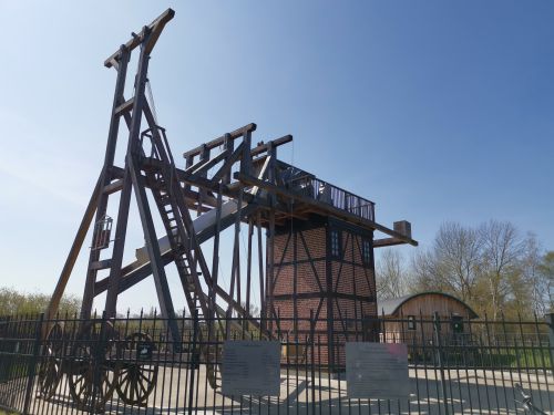 27-Fuß Spiegelteleskop des Telescopiums mit Besucherinformation